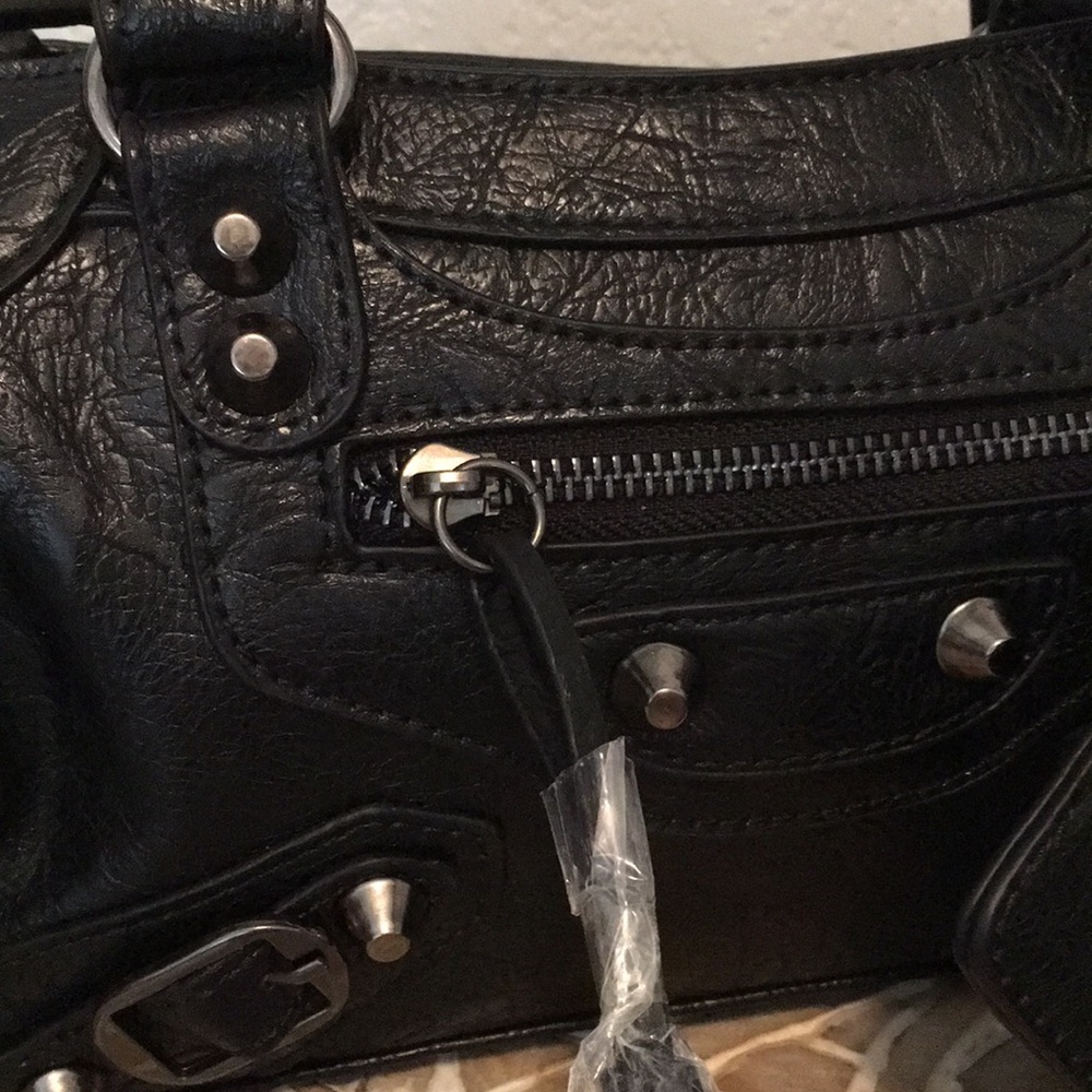 Sold - Picture 3 of 8